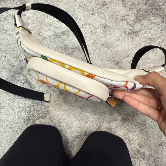 Coach Sprint Belt Bag 24 In Rainbow Signature Canvas CJ682 - Picture 6 of 11